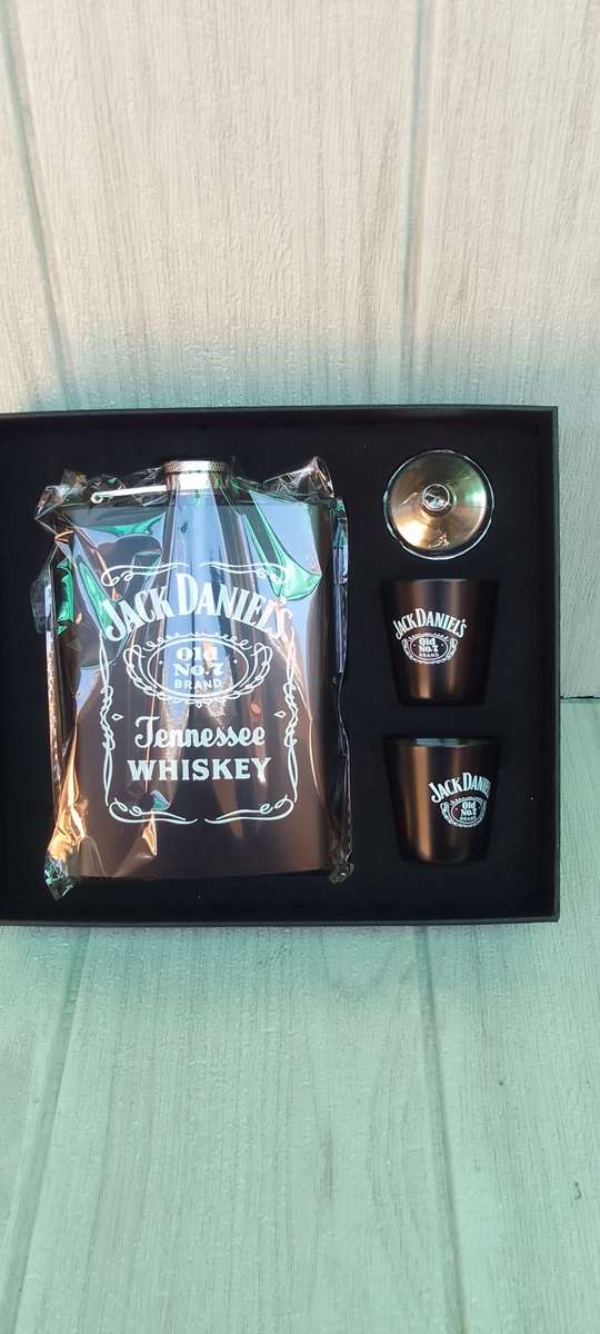 jack daniels hip flask set, new